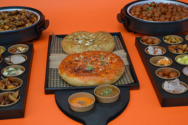 HAPJES BUFFET #4 √ ECHT HEEL MOOI √ hapjes √ warme hapjes √ tomaten en knoflook brood √ incl warmhoud pannen √ presenteer bladen √ in belgie bezorgd - Afbeelding 2