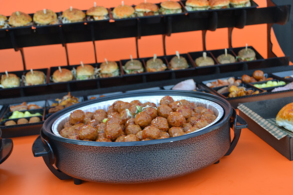 HAPJES BUFFET #3 √ 1 METER 80 CM LANG √ hapjes √ warme hapjes √ mini broodjes √ burgers √ tomaten en knoflook brood √ in belgie bezorgd - Afbeelding 3