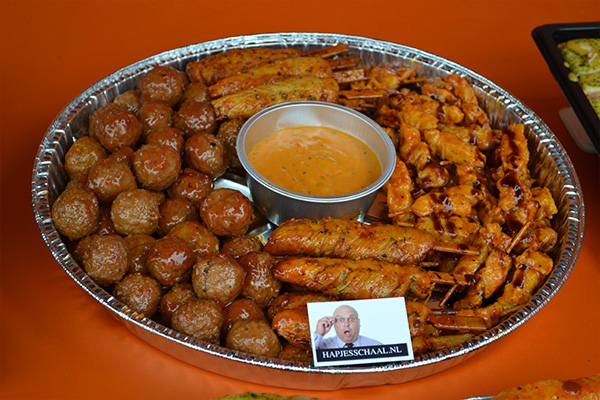 HAPJESPAKKET VOOR IN DE OVEN √ hapjes √ warme hapjes √ burgertjes √ sandwiches √ tomaat en knoflookbrood √ in belgie bezorgd - Afbeelding 6