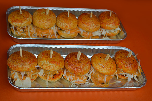 HAPJESPAKKET VOOR IN DE OVEN √ hapjes √ warme hapjes √ burgertjes √ sandwiches √ tomaat en knoflookbrood √ in belgie bezorgd - Afbeelding 7