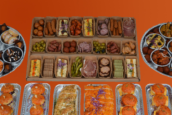 HAPJESPAKKET 3 √ (VEEL BESTELD) √ warme hapjes √ hapjes √ sandwiches √ hamburgertjes √ cheeseburgertjes √ desserts √ tomaten en knoflookbrood √ in belgie bezorgd - Afbeelding 2