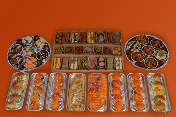 HAPJESPAKKET 3 √ (VEEL BESTELD) √ warme hapjes √ hapjes √ sandwiches √ hamburgertjes √ cheeseburgertjes √ desserts √ tomaten en knoflookbrood √ in belgie bezorgd