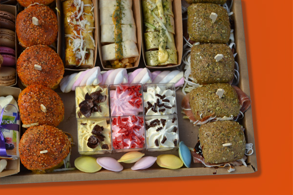 halal High Tea Box 6-8 personen incl etagere √ in belgie bezorgd - Afbeelding 2