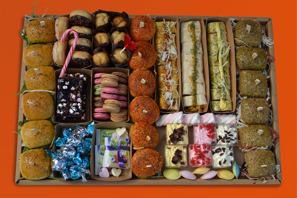 halal High Tea Box 6-8 personen incl etagere √ in belgie bezorgd