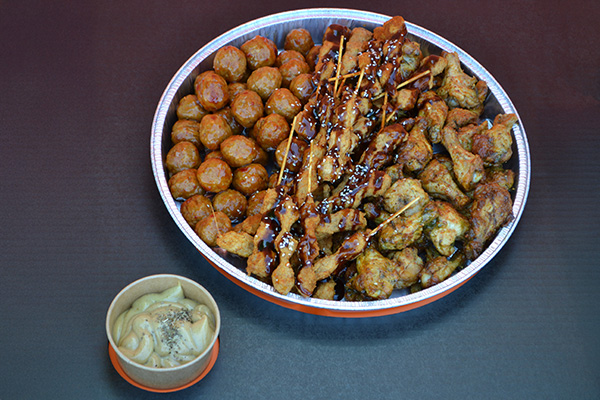 Hapjes buffet #16 √ hapjes √ warme hapjes √ hamburgertjes √ cheeseburgertjes √ incl plateau en opwarmpannen √ in belgie bezorgd - Afbeelding 6