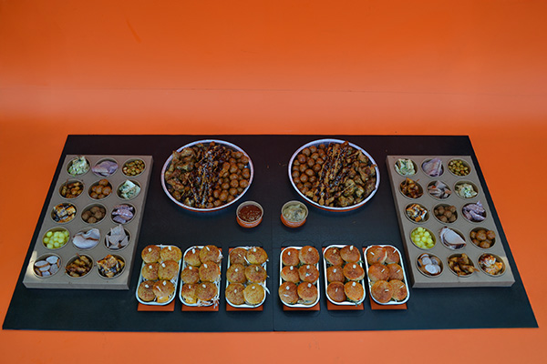 Hapjes buffet #16 √ hapjes √ warme hapjes √ hamburgertjes √ cheeseburgertjes √ incl plateau en opwarmpannen √ in belgie bezorgd