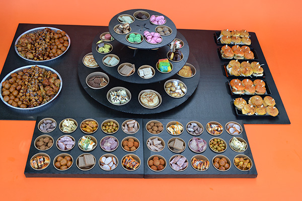 Hapjes buffet #8 √ 1m 80cm lang√ hapjes√ burgers √ dessertower √ warme hapjes! INCL OPWARMPANNEN √ in belgie bezorgd