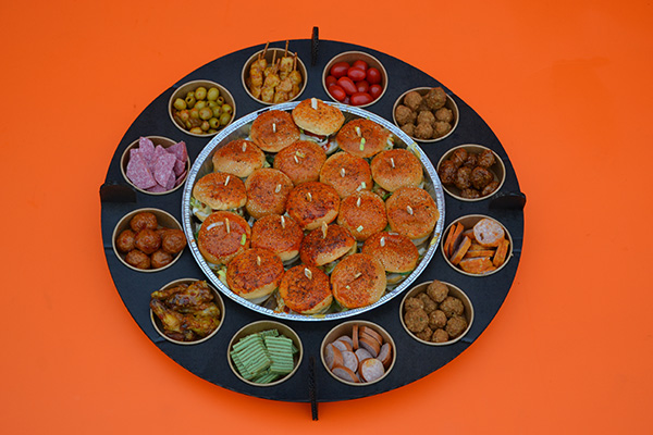 BORRELSCHAAL INCL 18 HAMBURGERS √ grote schaal 60CM √ hapjes √ hamburgertjes √ in belgie bezorgd