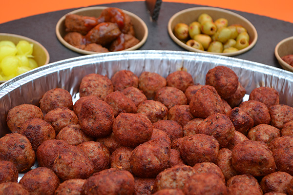 VEGETARISCHE Cateringschaal "GROOT" inclusief ovenschaal met vegaballetjes - 60cm √ in belgie bezorgd - Afbeelding 2
