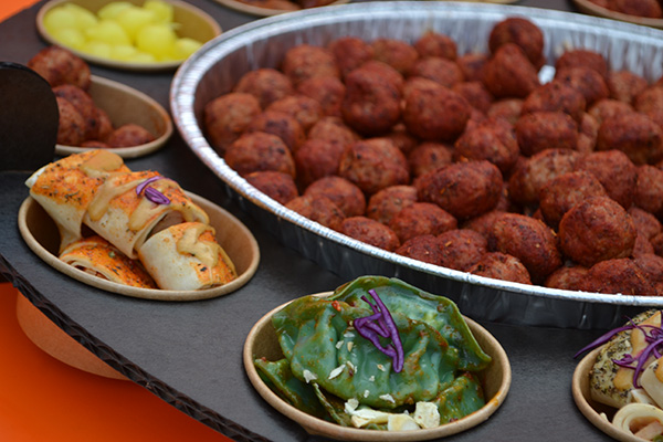 VEGETARISCHE Cateringschaal "GROOT" inclusief ovenschaal met vegaballetjes - 60cm √ in belgie bezorgd - Afbeelding 3