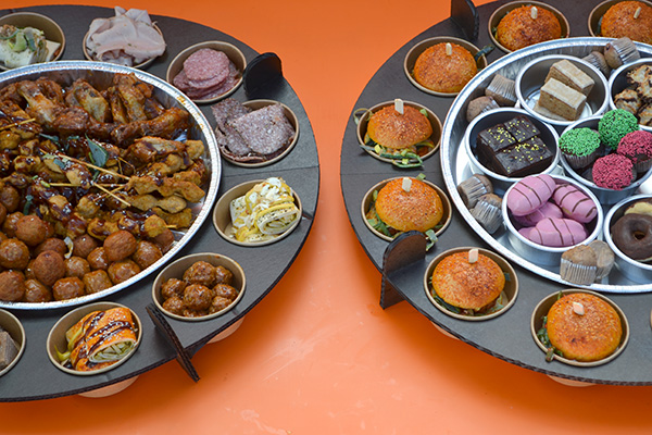 2 BORRELSCHALEN HAPJES EN DESSERTS EN BURGERS √ grote schalen 60 CM √ hapjes √ warme hapjes √ desserts √ burgers √ in belgie bezorgd - Afbeelding 5