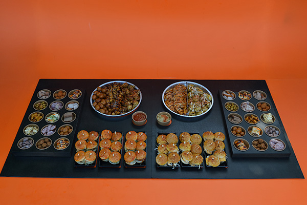 Hapjes buffet #9 √1m80cm lang √ Burgers √ Hapjes √ warme hapjes √ INCL OPWARMPANNEN √ in belgie bezorgd